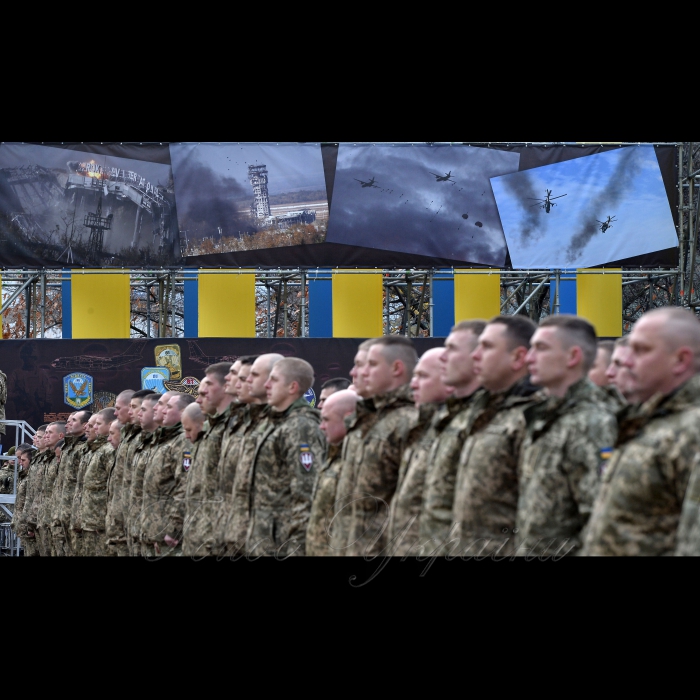 21 листопада 2017 Президент, Верховний Головнокомандувач Збройних Сил України Петро Порошенко підписав  Указ «Про встановлення в Україні Дня Десантно-штурмових військ Збройних Сил України», який відзначатиметься щороку 21 листопада.

Про це Президент повідомив під час урочистої церемонії перейменування Високомобільних десантних військ у Десантно-штурмові війська Збройних Сил України та встановлення Дня Десантно-штурмових військ ЗСУ.

Глава держави зазначив, що сьогодні в Україні також відзначають день Собору Архистратига Михаїла, а цей святий є небесним покровителем українських десантників.