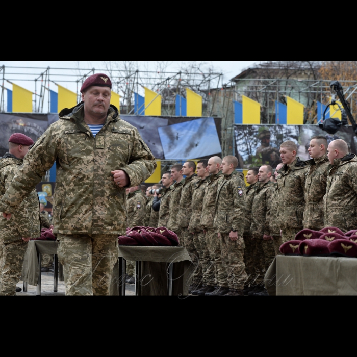 21 листопада 2017 Президент, Верховний Головнокомандувач Збройних Сил України Петро Порошенко підписав  Указ «Про встановлення в Україні Дня Десантно-штурмових військ Збройних Сил України», який відзначатиметься щороку 21 листопада.

Про це Президент повідомив під час урочистої церемонії перейменування Високомобільних десантних військ у Десантно-штурмові війська Збройних Сил України та встановлення Дня Десантно-штурмових військ ЗСУ.

Глава держави зазначив, що сьогодні в Україні також відзначають день Собору Архистратига Михаїла, а цей святий є небесним покровителем українських десантників.