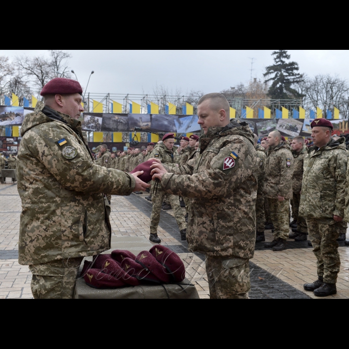 21 листопада 2017 Президент, Верховний Головнокомандувач Збройних Сил України Петро Порошенко підписав  Указ «Про встановлення в Україні Дня Десантно-штурмових військ Збройних Сил України», який відзначатиметься щороку 21 листопада.

Про це Президент повідомив під час урочистої церемонії перейменування Високомобільних десантних військ у Десантно-штурмові війська Збройних Сил України та встановлення Дня Десантно-штурмових військ ЗСУ.

Глава держави зазначив, що сьогодні в Україні також відзначають день Собору Архистратига Михаїла, а цей святий є небесним покровителем українських десантників.