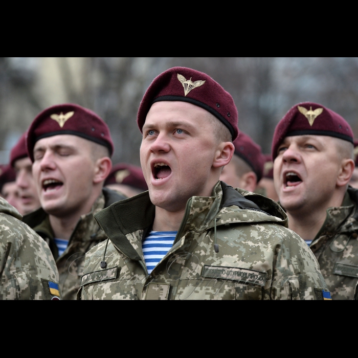 21 листопада 2017 Президент, Верховний Головнокомандувач Збройних Сил України Петро Порошенко підписав  Указ «Про встановлення в Україні Дня Десантно-штурмових військ Збройних Сил України», який відзначатиметься щороку 21 листопада.

Про це Президент повідомив під час урочистої церемонії перейменування Високомобільних десантних військ у Десантно-штурмові війська Збройних Сил України та встановлення Дня Десантно-штурмових військ ЗСУ.

Глава держави зазначив, що сьогодні в Україні також відзначають день Собору Архистратига Михаїла, а цей святий є небесним покровителем українських десантників.