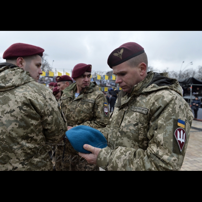 21 листопада 2017 Президент, Верховний Головнокомандувач Збройних Сил України Петро Порошенко підписав  Указ «Про встановлення в Україні Дня Десантно-штурмових військ Збройних Сил України», який відзначатиметься щороку 21 листопада.

Про це Президент повідомив під час урочистої церемонії перейменування Високомобільних десантних військ у Десантно-штурмові війська Збройних Сил України та встановлення Дня Десантно-штурмових військ ЗСУ.

Глава держави зазначив, що сьогодні в Україні також відзначають день Собору Архистратига Михаїла, а цей святий є небесним покровителем українських десантників.