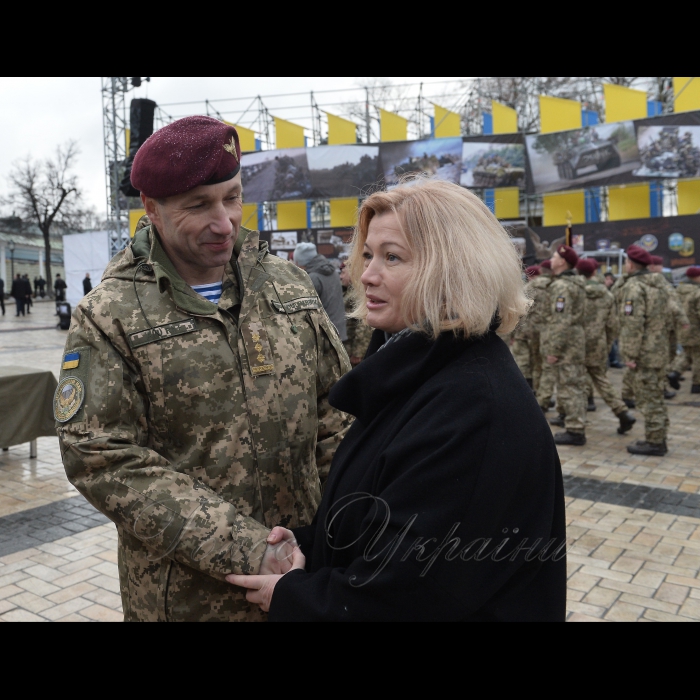 21 листопада 2017 Президент, Верховний Головнокомандувач Збройних Сил України Петро Порошенко підписав  Указ «Про встановлення в Україні Дня Десантно-штурмових військ Збройних Сил України», який відзначатиметься щороку 21 листопада.

Про це Президент повідомив під час урочистої церемонії перейменування Високомобільних десантних військ у Десантно-штурмові війська Збройних Сил України та встановлення Дня Десантно-штурмових військ ЗСУ.

Глава держави зазначив, що сьогодні в Україні також відзначають день Собору Архистратига Михаїла, а цей святий є небесним покровителем українських десантників.
1-й заступник Голови ВР Ірина Геращенко.