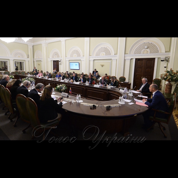 28 листопада 2017 Голова Верховної Ради України Андрій Парубій взяв участь у засіданні Постійного комітету ПАЧЕС (вул. Грушевського, 5, конференц-зал).