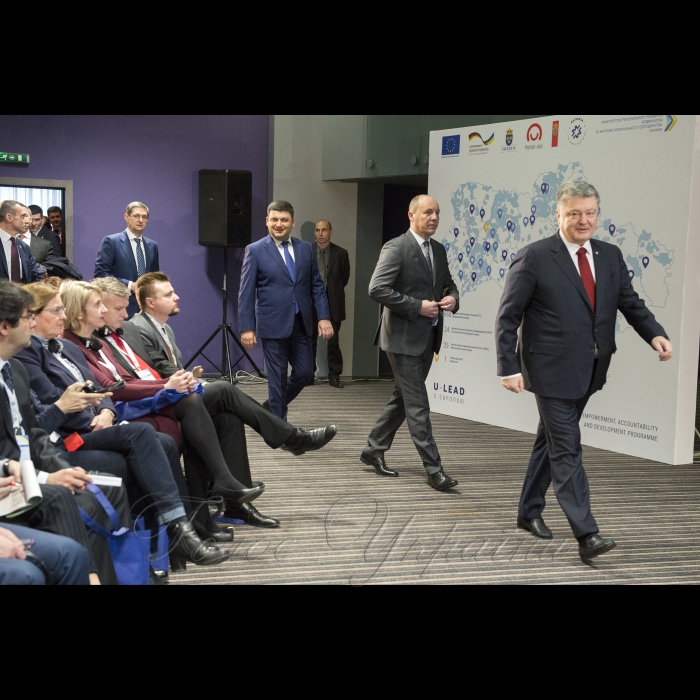 4 грудня 2017 Голова Верховної Ради України Андрій Парубій, Президент України Петро Порошенко, прем’єр-міністр Володимир Гройсман взяли участь у Другому Всеукраїнському форумі об'єднаних громад 