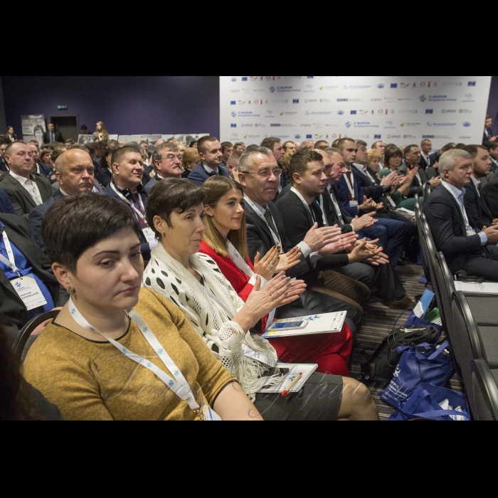 4 грудня 2017 Голова Верховної Ради України Андрій Парубій, Президент України Петро Порошенко, прем’єр-міністр Володимир Гройсман взяли участь у Другому Всеукраїнському форумі об'єднаних громад 