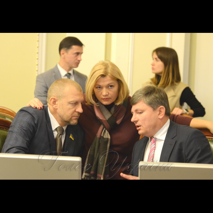 4 грудня 2017 погоджувальна рада у Верховній Раді України.
Андрій Тетерук НФ, Ірина Геращенко, Артур Герасимов БП.
