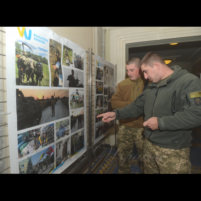 5 грудня 2017 відкриття фотоекспозиції у Верховній Раді України про діяльність громадської організації «Волонтери України» до Міжнародного дня волонтера та Збройних Сил України.