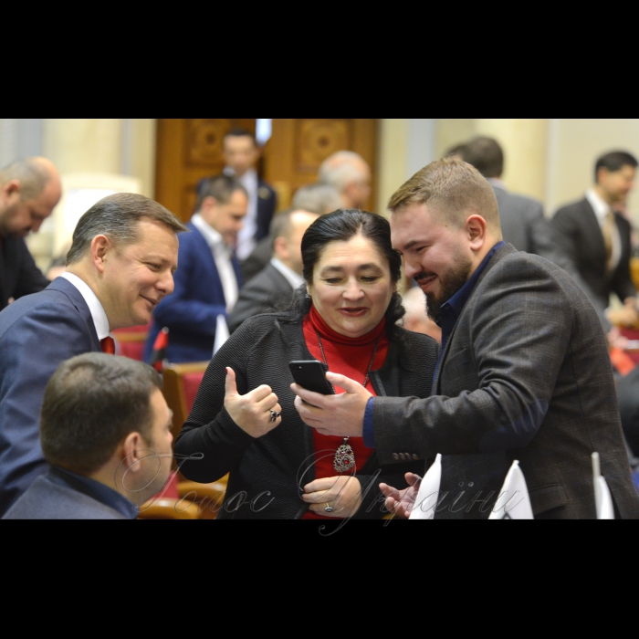 5 грудня 2017 сесія Верховної Ради України. Олег Ляшко РП, Марія Матіос БП, Андрій Лозовий РП.