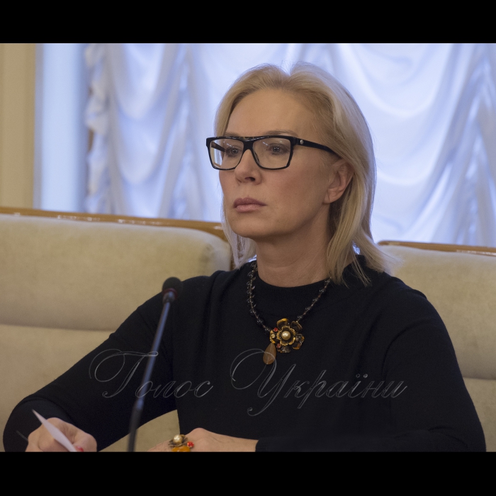 5 грудня 2017 круглий стіл у ВР з проблемних аспектів забезпечення виконання Україною норм міжнародного гуманітарного права.
До участі у круглому столі запрошені: Посол Великобританії Дж. Гоф, Глава Моніторингової місії Управління Верховного Комісара ООН з прав людини в Україні Ф. Фрейзер, Заступник представника Управління Верховного Комісара ООН у справах біженців в Україні Н. Калхун, інші високопоставлені іноземні гості.
Людмила Денісова - голова комітету ВР України з питань соціальної політики, зайнятості та пенсійного забезпечення.