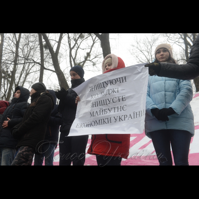 6 грудня 2017 пікетування представниками технікумів та коледжів України разом із галузевими профспілками Кабміну, щоб захистити права студентів на освіту, свої робочі місця.