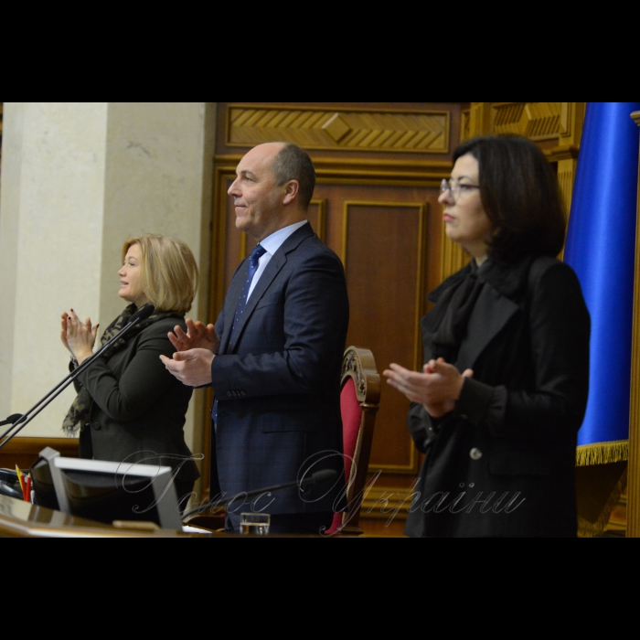 6 грудня 2017 сесія Верховної Ради України. Ірина Геращенко, Андрій Парубій, Оксана Сироїд - вітання з Днем Збройних сил України.