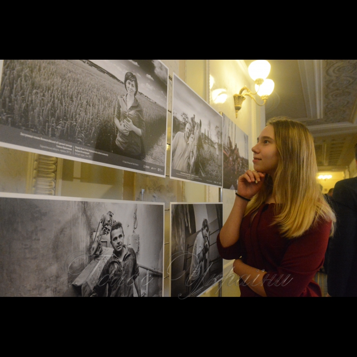 7 грудня 2017 у Верховній Раді України відбулася презентація фотовиставки «Обличчя нових громад». Захід, присвячений Дню місцевого самоврядування, проводить Український кризовий медіа-центр у рамках програми Агентства США з міжнародного розвитку (USAID) «Децентралізація приносить кращі результати та ефективність» (DOBRE).