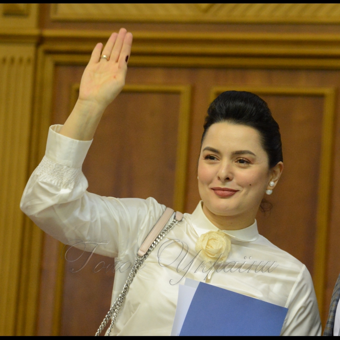 7 грудня 2017 сесія Верховної Ради України. Вечірнє пленарне засідання Верховної Ради України.
Верховна Рада України 273 голосами ухвалила Закон про Державний бюджет України на 2018 рік та 259 голосами - Постанову «Про кошторис Верховної Ради України на 2018 рік». Валерія Заружко РП присяга депутата.