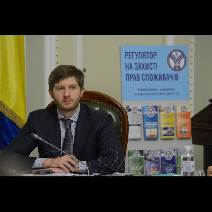 8 грудня 2017 «Круглий стіл» у ВР на тему: «Як захистити споживача в період складних реформ енергоринків».
Захід проходить за підтримки Комітету Верховної Ради України з питань паливно-енергетичного комплексу, ядерної політики та ядерної безпеки та за сприяння Уряду Великобританії.
Завдання «круглого столу» – обговорити можливості та виклики щодо захисту вітчизняних споживачів в умовах реформування енергетичних ринків. Дмитро Вовк голова НКРЕКП.
