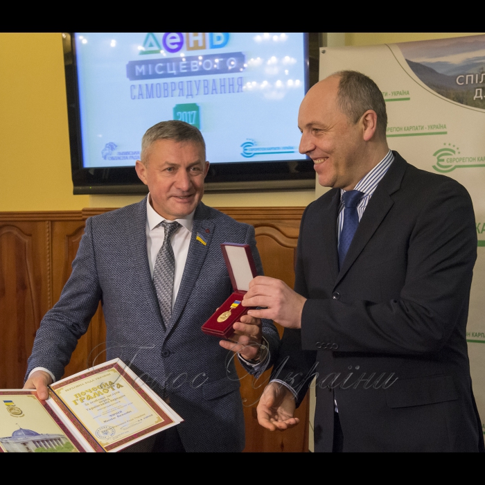 9 грудня 2017 за участі Голови Верховної Ради України Андрія Парубія у с. Плав’я Сколівського району відбулась конференція «Карпати: фінансові інструменти підтримки місцевого розвитку та територіального співробітництва» в рамках відзначення Дня місцевого самоврядування та 10-ої річниці Асоціації «Єврорегіон Карпати – Україна».
Голова Верховної Ради України Андрій Парубій нагородив Почесною грамотою Верховної Ради України  депутата Чернівецької обласної ради Михайла Чорнея.