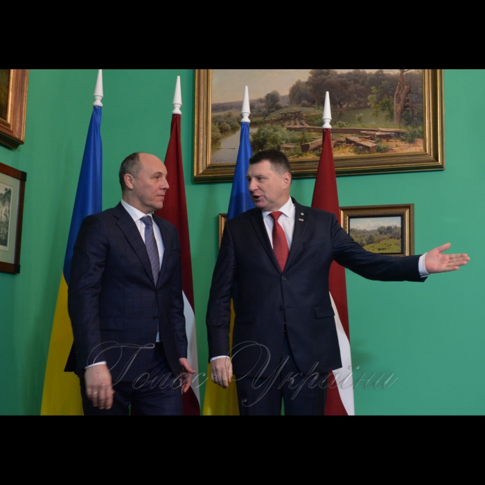 13 грудня 2017 офіційний візит Голови Верховної Ради України Андрія Парубія до Латвійської Республіки.
Зустріч Голови Верховної Ради України Андрія Парубія з Президентом Латвійської Республіки Раймондсом Вейонісом.