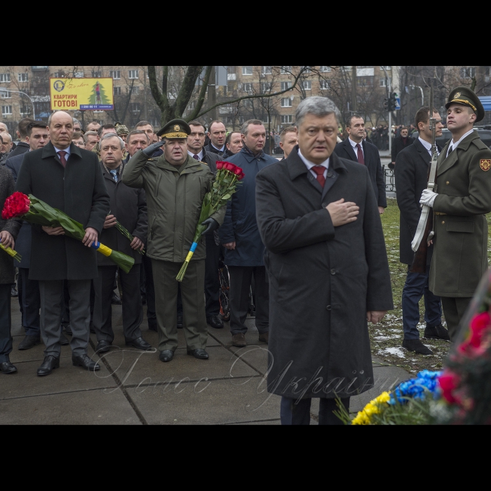 14 грудня 2017 Голова Верховної Ради України Андрій Парубій, Президент України Петро Порошенко, представники Кабінету міністрів, Адміністрації Президента, представники духовенства та громадськості вшанували пам'ять учасників ліквідації аварії на Чорнобильській атомній електростанції.
Було встановлено квіткову композицію у національних кольорах до пам'ятного знака «Воїнам Чорнобиля» та покладено квіти до Меморіального кургана «Героям Чорнобиля» у Києві.
