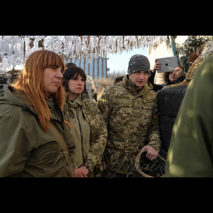 13 грудня 2017 несподівано було зустріти на Промзоні в Авдіївці в 25-й бригаді народних депутатів України Сергія Березенка, Тетяну Ричкову та Оксану Корчинську.