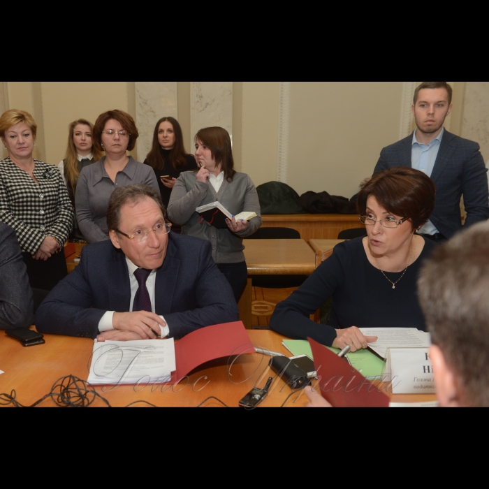 20 грудня 2017 засідання Комітету ВР з питань податкової та митної політики, на якому зокрема розглядався проект Закону про аудит фінансової звітності та аудиторську діяльність (друге читання).
Секретар Комітету Олег Кришин, Голова Комітету Ніна Южаніна.