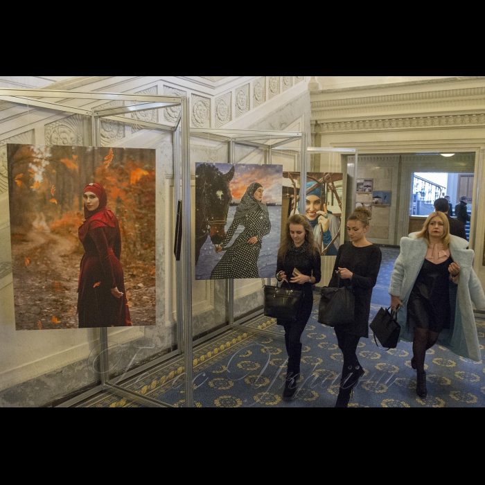 16 січня 2018 у кулуарах  Верховної Ради відкрилася фотовиставка пам'яті борця за свободу і незалежність України, лейтенанта Збройних Сил, Народного героя України Аміни Окуєвої. 
