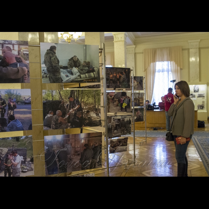 16 січня 2018 у кулуарах  Верховної Ради відкрилася фотовиставка “Військові капелани”.
експозиція, що присвячена служінню військових капеланів в підрозділах Збройних Сил України, Національної Гвардії України та в добровольчих формуваннях.