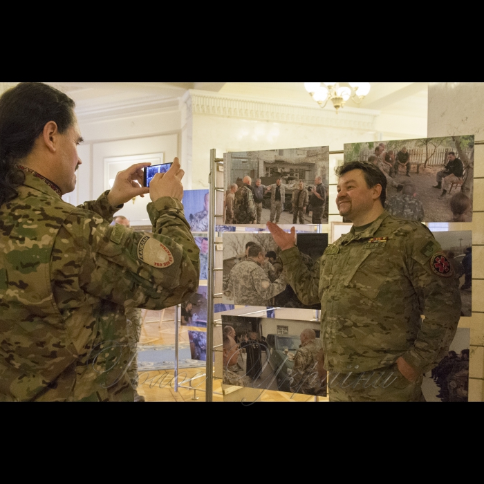 16 січня 2018 у кулуарах  Верховної Ради відкрилася фотовиставка “Військові капелани”.
експозиція, що присвячена служінню військових капеланів в підрозділах Збройних Сил України, Національної Гвардії України та в добровольчих формуваннях.