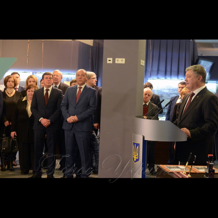 22 січня 2018 Голова Верховної Ради України Андрій Парубій, Президент Петро Порошенко разом з дружиною Мариною Порошенко взяли участь у відкритті виставки «Українське коло», присвяченої Дню Соборності України та 100-річчю проголошення незалежності Української Народної Республіки, яка відкрилася в Музеї історії міста Києва. 