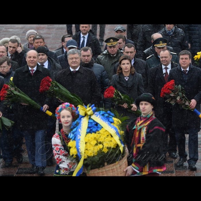 22 січня 2018 Голова Верховної Ради України Андрій Парубій, Президент Петро Порошенко разом з дружиною Мариною Порошенко взяв участь у церемонії покладання квітів до пам’ятників Тарасу Шевченку і Михайлу Грушевському з нагоди Дня Соборності України та 100-річчя проголошення незалежності Української Народної Республіки.