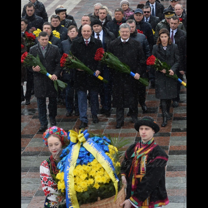 22 січня 2018 Голова Верховної Ради України Андрій Парубій, Президент Петро Порошенко разом з дружиною Мариною Порошенко взяв участь у церемонії покладання квітів до пам’ятників Тарасу Шевченку і Михайлу Грушевському з нагоди Дня Соборності України та 100-річчя проголошення незалежності Української Народної Республіки.