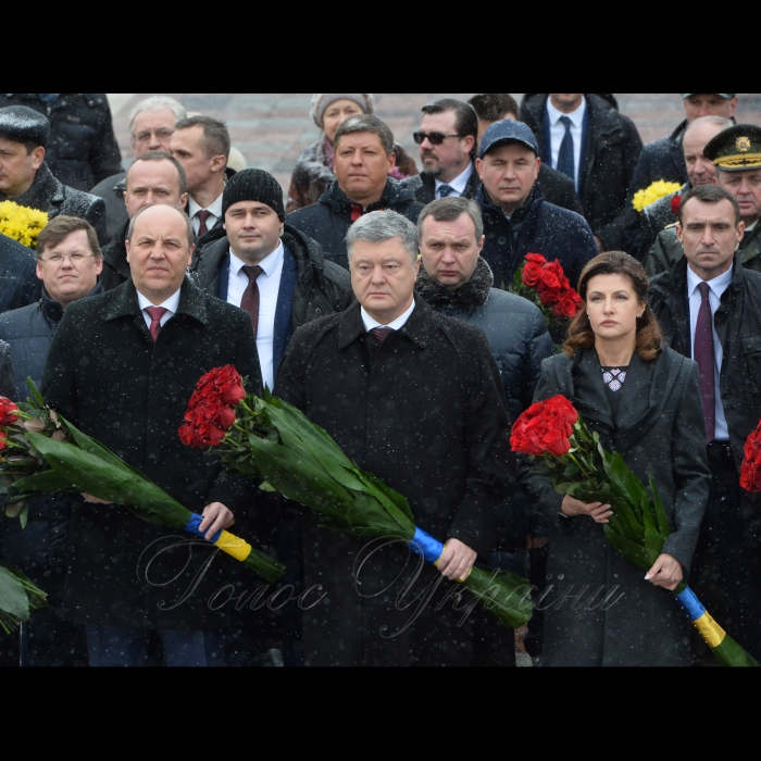 22 січня 2018 Голова Верховної Ради України Андрій Парубій, Президент Петро Порошенко разом з дружиною Мариною Порошенко взяв участь у церемонії покладання квітів до пам’ятників Тарасу Шевченку і Михайлу Грушевському з нагоди Дня Соборності України та 100-річчя проголошення незалежності Української Народної Республіки.