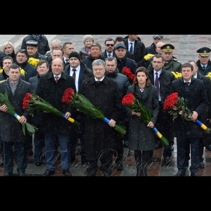 22 січня 2018 Голова Верховної Ради України Андрій Парубій, Президент Петро Порошенко разом з дружиною Мариною Порошенко взяв участь у церемонії покладання квітів до пам’ятників Тарасу Шевченку і Михайлу Грушевському з нагоди Дня Соборності України та 100-річчя проголошення незалежності Української Народної Республіки.