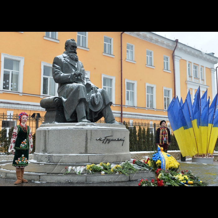 22 січня 2018 Голова Верховної Ради України Андрій Парубій, Президент Петро Порошенко разом з дружиною Мариною Порошенко взяв участь у церемонії покладання квітів до пам’ятників Тарасу Шевченку і Михайлу Грушевському з нагоди Дня Соборності України та 100-річчя проголошення незалежності Української Народної Республіки.