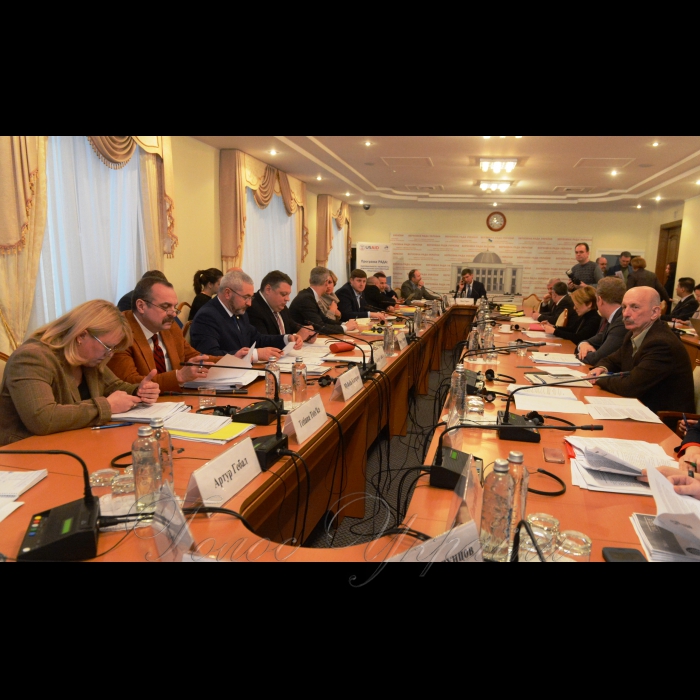 24 січня 2018 комітет Верховної Ради України з питань запобігання і протидії корупції провів Круглий стіл на тему: «Обговорення внесених Президентом України проектів законів «Про Вищий антикорупційний суд» і про внесення змін до Закону України «Про судоустрій та статус суддів» у зв’язку з прийняттям Закону України «Про Вищий антикорупційний суд» та інших альтернативних законопроектів, внесених народними депутатами України».