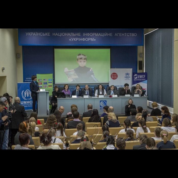 30 січня 2018 в Укрінформі (вул. Б.Хмельницького, 8/16, Київ) відбулася прес-конференція Всеукраїнського соціального проекту «Слухаємо з ВЕСЕЛКА TV: діти для дітей».
Метою цього проекту є видання якісних дитячих українських аудіокниг, начитаних дітьми зі статусом ВПО для дітей із особливими потребами (з порушенням зору, з діагнозами дислексії, з труднощами в навчанні, зокрема з неспроможністю сприймати інформацію зорово). Ці аудіокниги є сучасними, актуальними та зрозумілими для дитячої аудиторії.