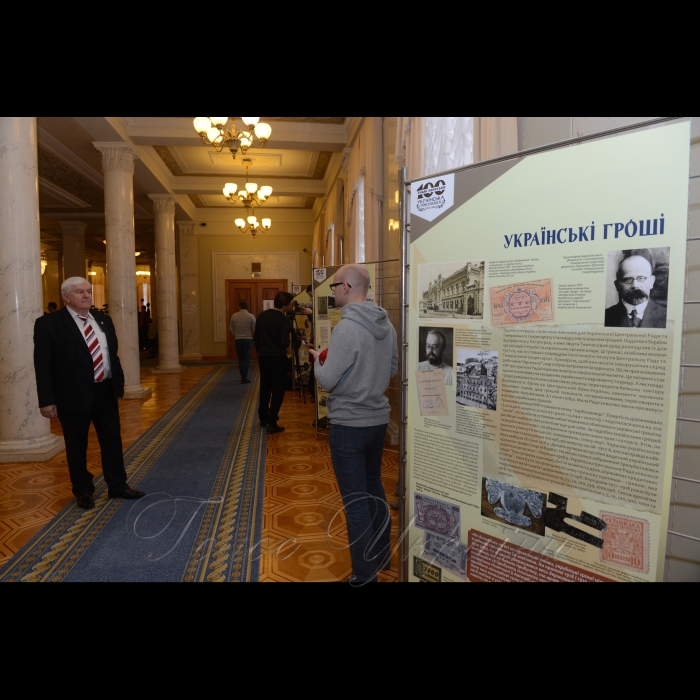 7 лютого 2018 фотоекспозиція у Верховній Раді України  «100 років боротьби. Українська революція 1917-1921» представляє основні періоди створення та становлення української державності. 
Експозиція проводиться Апаратом Верховної Ради України спільно з Українським інститутом національної пам’яті в рамках всеукраїнської інформаційної кампанії до 100-ліття Української революції 1917-1921 років. 