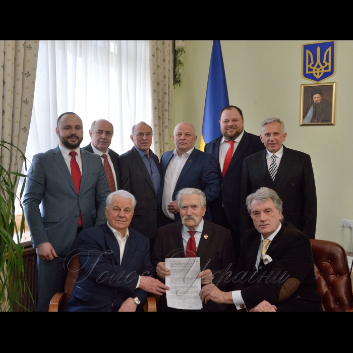 5 лютого 2018 УКРАЇНСЬКІЙ ДЕРЖАВІ - 1180 РОКІВ!!!
Засідання ініціативної групи з визначення історико-правової точки відліку Української державності.
Три Президенти України підтримали громадську ініціативу визначення Дня народження України. Робоча версія, з якої ми починаємо - це письмова згадка про 838 рік у Бертинських Анналах (830-850 рр.) Більш детально - в газеті 