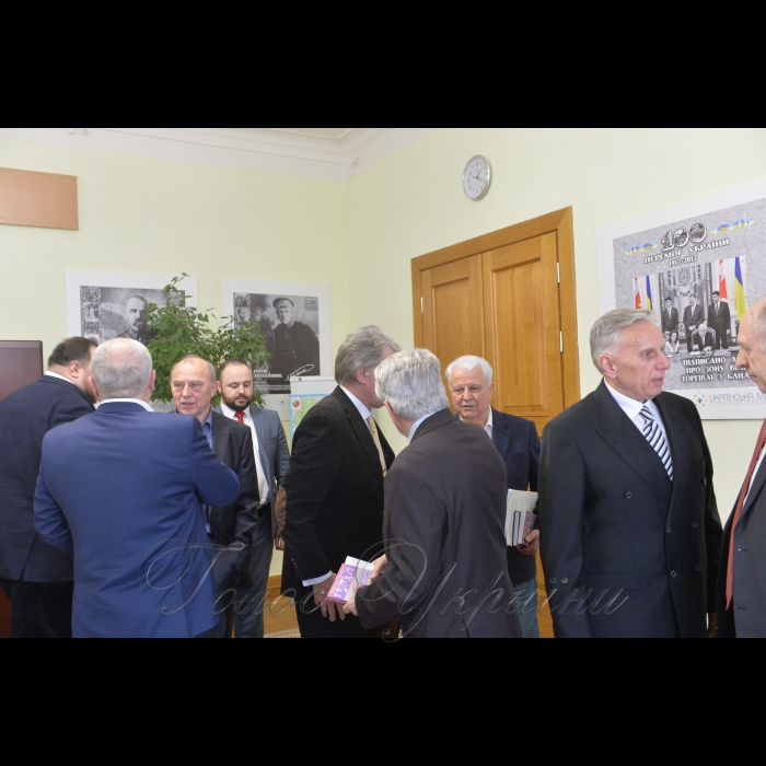 5 лютого 2018 УКРАЇНСЬКІЙ ДЕРЖАВІ - 1180 РОКІВ!!!
Засідання ініціативної групи з визначення історико-правової точки відліку Української державності.
Три Президенти України підтримали громадську ініціативу визначення Дня народження України. Робоча версія, з якої ми починаємо - це письмова згадка про 838 рік у Бертинських Анналах (830-850 рр.) Більш детально - в газеті 
