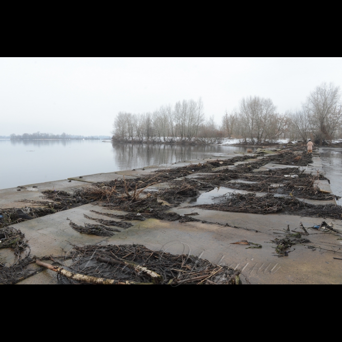 11 лютого 2018 Київ. Забруднення Дніпра в районі 1 шлюзу (Вишеньки).