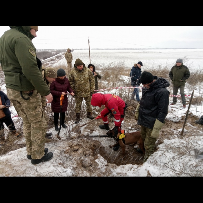 12 лютого 2018 візит Першого заступника Голови Верховної Ради України Ірина Геращенко разом з новим Послом Іспанії в Україні пані Сільвією Кортес Мартін на Донбас.
Ознайомлення з безпековою і гуманітарною ситуацією на Донбасі. 
Роскопки бійців, які загинули у боях за Лисичанськ.
Пошуковими роботами займається спеціальний підрозділ цивільно-військового співробітництва «Евакуація 200» (Гуманітарний проект ЗСУ “Евакуація 200” в районі проведення антитерористичної операції на території Донецької та Луганської областей).