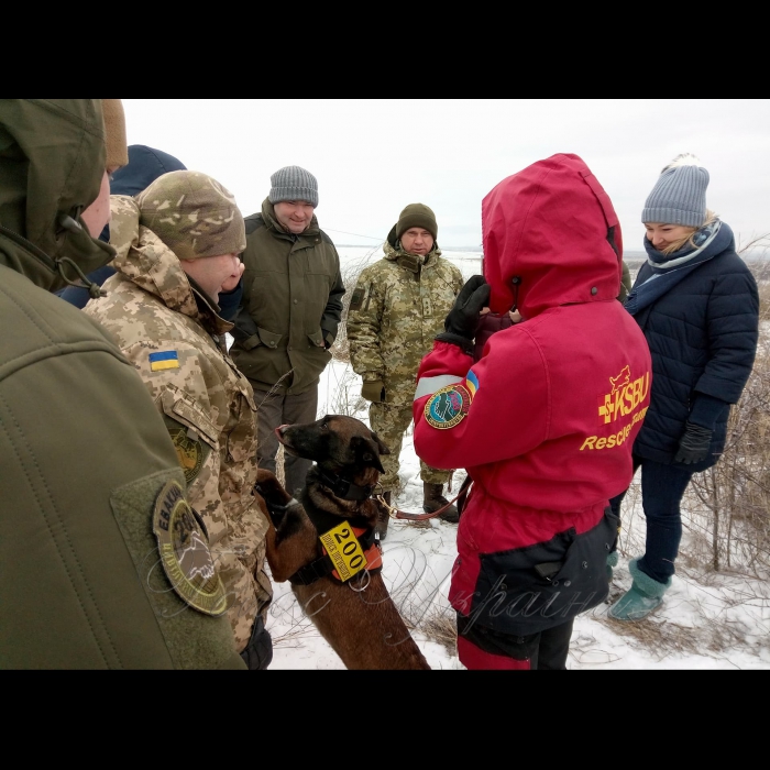 12 лютого 2018 візит Першого заступника Голови Верховної Ради України Ірина Геращенко разом з новим Послом Іспанії в Україні пані Сільвією Кортес Мартін на Донбас.
Ознайомлення з безпековою і гуманітарною ситуацією на Донбасі. 
Роскопки бійців, які загинули у боях за Лисичанськ.
Пошуковими роботами займається спеціальний підрозділ цивільно-військового співробітництва «Евакуація 200» (Гуманітарний проект ЗСУ “Евакуація 200” в районі проведення антитерористичної операції на території Донецької та Луганської областей).