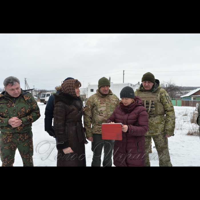 12 лютого 2018 поїздка в зону АТО разом з першим заступником Голови ВРУ Іриною Геращенко, заступником Голови Комітету ВРУ з питань євроінтеграції Марією Іоновою, заступником Міністра закордонних справ України Оленою Зеркаль, заступником керівника Головного департаменту зовнішньої політики та євроінтеграції АПУ Мариною Михайленко та Надзвичайним і Повноважним Послом Іспанії в Україні Сільвією Кортес Мартін.
у селі Катеринівка, Голова Луганської обласної державної адміністрації Юрій Гарбуз, керівник Попаснянської ВЦА Сергій Шакун, Ірина Геращенко, начальник Донецько-Луганське регіональне управління ДПСУ Володимир Бондар.