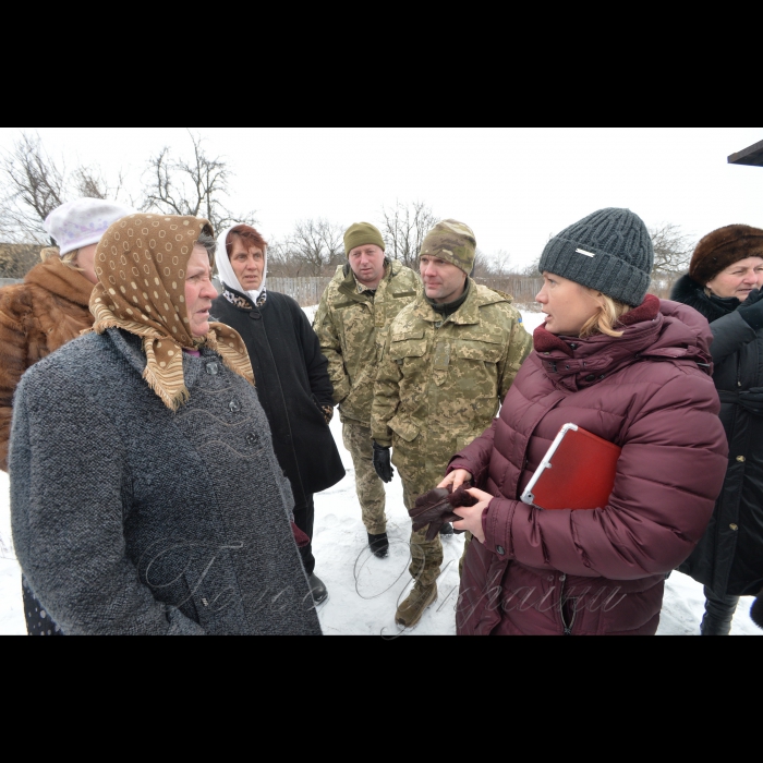 12 лютого 2018 поїздка в зону АТО разом з першим заступником Голови ВРУ Іриною Геращенко, заступником Голови Комітету ВРУ з питань євроінтеграції Марією Іоновою, заступником Міністра закордонних справ України Оленою Зеркаль, заступником керівника Головного департаменту зовнішньої політики та євроінтеграції АПУ Мариною Михайленко та Надзвичайним і Повноважним Послом Іспанії в Україні Сільвією Кортес Мартін.
У селі Катеринівка Ірина Геращенко спілкується з місцевими жителями, керівник Попаснянської ВЦА Сергій Шакун.