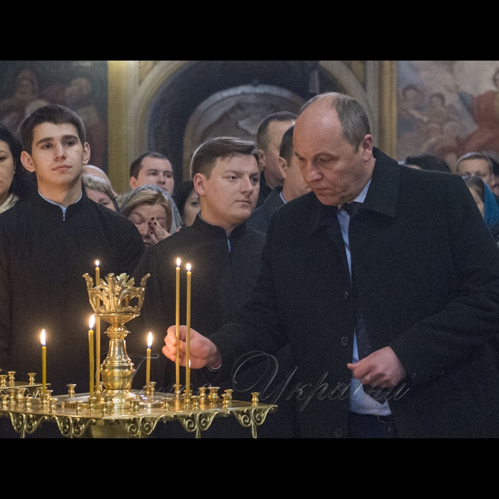 20 лютого 2018 Голова ВР Андрій Парубій, Президент України Петро Порошенко, Прем’єр-міністр Володимир Гройсман, Голова Української православної церкви Київського патріархату, Патріарх Київський і всієї Руси-України Філарет під час молебню за загиблими Героями Небесної Сотні в Михайлівському соборі.
