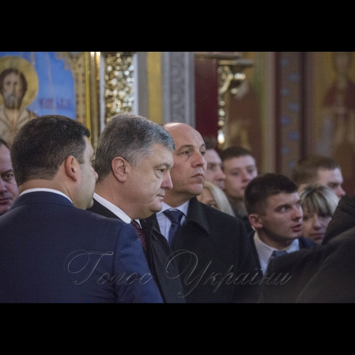 20 лютого 2018 Голова ВР Андрій Парубій, Президент України Петро Порошенко, Прем’єр-міністр Володимир Гройсман, Голова Української православної церкви Київського патріархату, Патріарх Київський і всієї Руси-України Філарет під час молебню за загиблими Героями Небесної Сотні в Михайлівському соборі.
