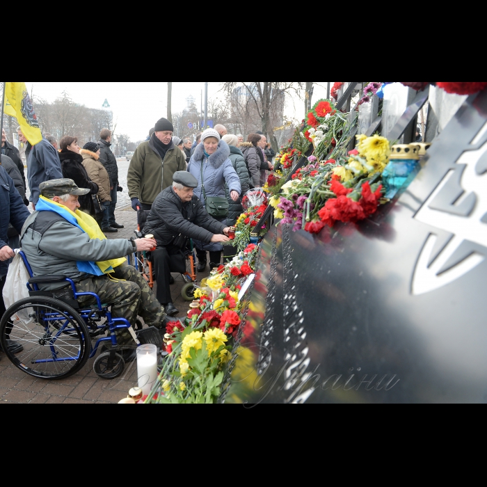 20 лютого 2018 Прем’єр-міністр України Володимир Гройсман спільно з Головою Верховної Ради України Андрієм Парубієм вшанували пам’ять загиблих під час подій Революції Гідності 2013-2014 років. Глава Уряду та Глава Парламенту поклали квіти до Хреста Героям Небесної Сотні.