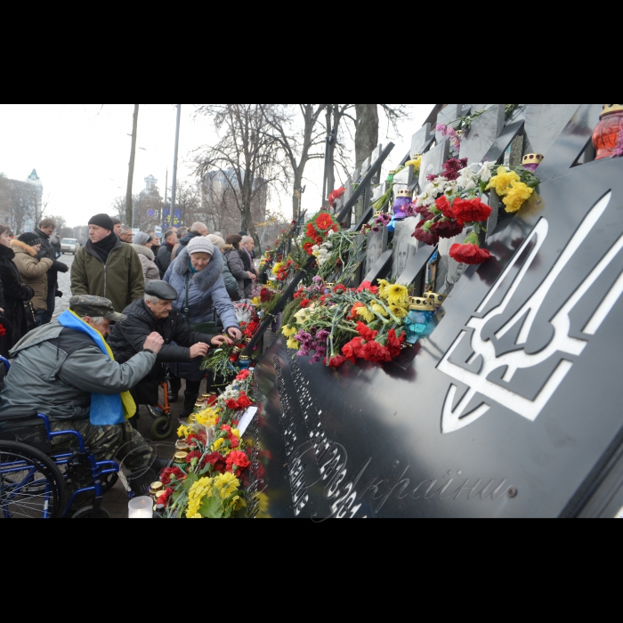 20 лютого 2018 Прем’єр-міністр України Володимир Гройсман спільно з Головою Верховної Ради України Андрієм Парубієм вшанували пам’ять загиблих під час подій Революції Гідності 2013-2014 років. Глава Уряду та Глава Парламенту поклали квіти до Хреста Героям Небесної Сотні.