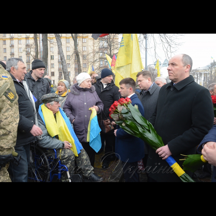 20 лютого 2018 Прем’єр-міністр України Володимир Гройсман спільно з Головою Верховної Ради України Андрієм Парубієм вшанували пам’ять загиблих під час подій Революції Гідності 2013-2014 років. Глава Уряду та Глава Парламенту поклали квіти до Хреста Героям Небесної Сотні.