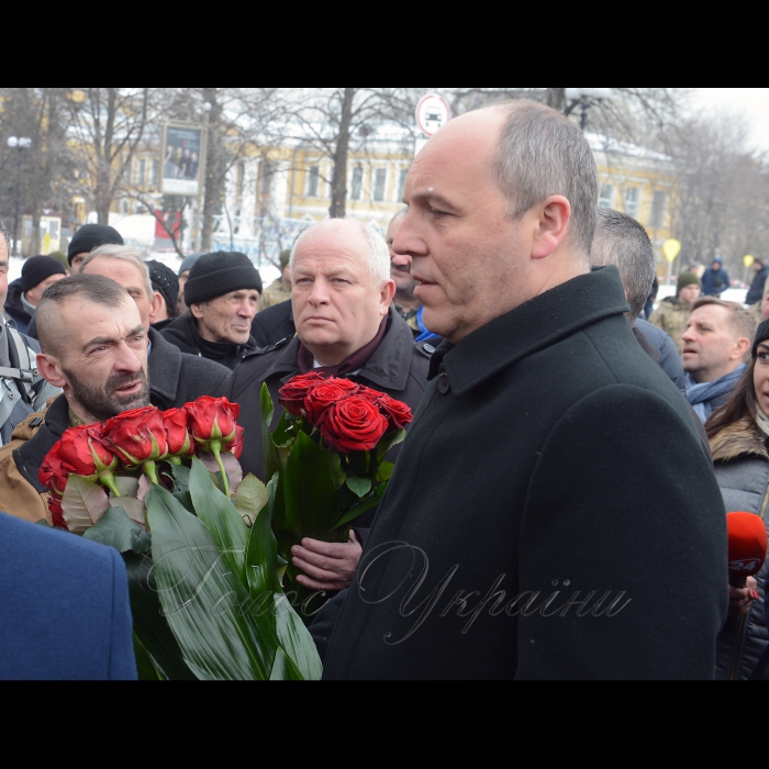 20 лютого 2018 Прем’єр-міністр України Володимир Гройсман спільно з Головою Верховної Ради України Андрієм Парубієм вшанували пам’ять загиблих під час подій Революції Гідності 2013-2014 років. Глава Уряду та Глава Парламенту поклали квіти до Хреста Героям Небесної Сотні.