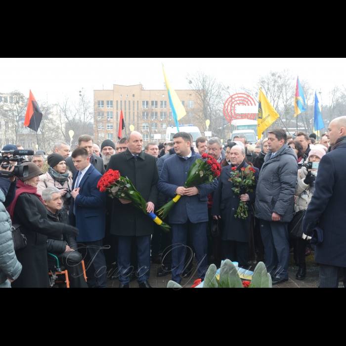 20 лютого 2018 Прем’єр-міністр України Володимир Гройсман спільно з Головою Верховної Ради України Андрієм Парубієм вшанували пам’ять загиблих під час подій Революції Гідності 2013-2014 років. Глава Уряду та Глава Парламенту поклали квіти до Хреста Героям Небесної Сотні.