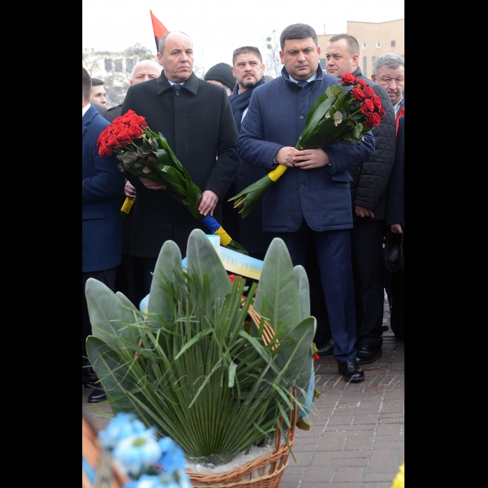 20 лютого 2018 Прем’єр-міністр України Володимир Гройсман спільно з Головою Верховної Ради України Андрієм Парубієм вшанували пам’ять загиблих під час подій Революції Гідності 2013-2014 років. Глава Уряду та Глава Парламенту поклали квіти до Хреста Героям Небесної Сотні.